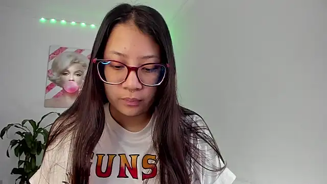 Snapshot of rouse_red chatting on 09/14/25, 01:32 rouse red online show from 09/14/25, 01:32