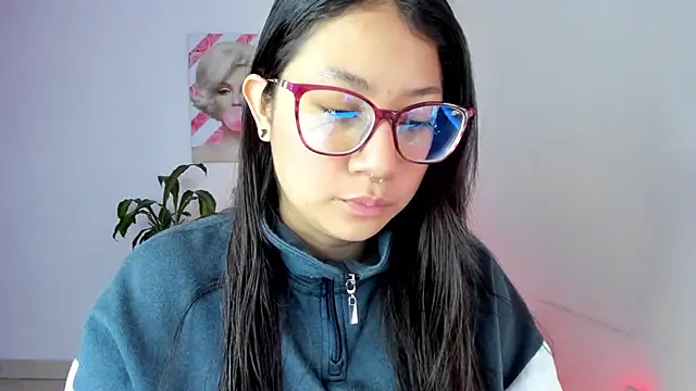 Snapshot of rouse_red chatting on 10/17/25, 01:46 rouse red online show from 10/17/25, 01:46