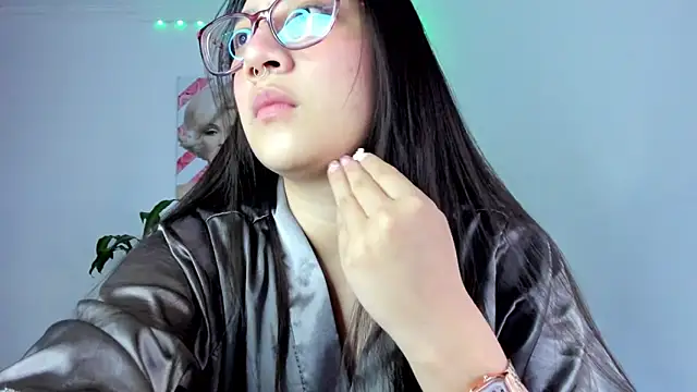 Snapshot of rouse_red chatting on 10/18/25, 01:34 rouse red online show from 10/18/25, 01:34