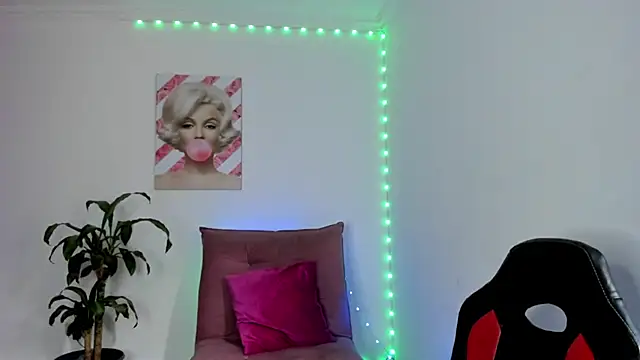 Snapshot of rouse_red chatting on 10/24/25, 07:21 rouse red online show from 10/24/25, 07:21