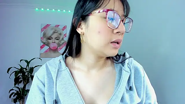 Snapshot of rouse_red chatting on 11/08/25, 01:33 rouse red online show from 11/08/25, 01:33