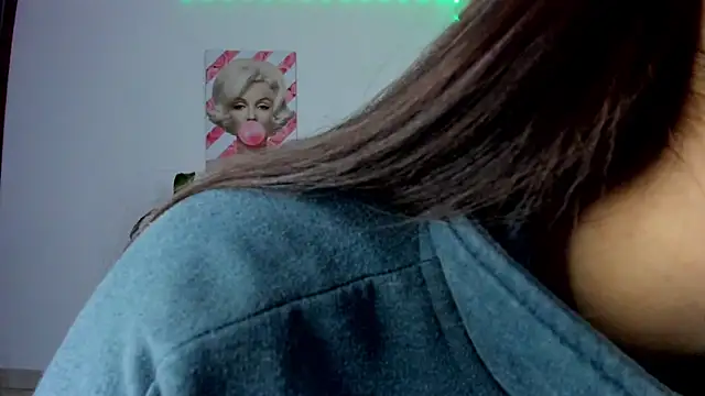 Snapshot of rouse_red chatting on 11/15/25, 01:40 rouse red online show from 11/15/25, 01:40