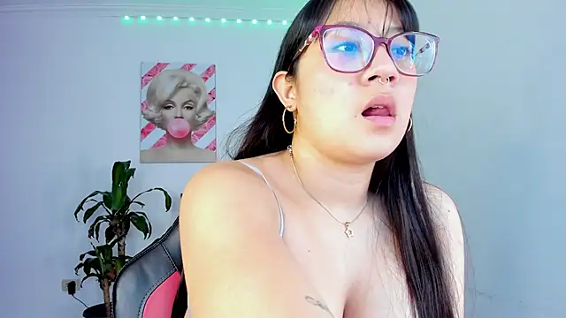 Snapshot of rouse_red chatting on 11/18/25, 06:56 rouse red online show from 11/18/25, 06:56