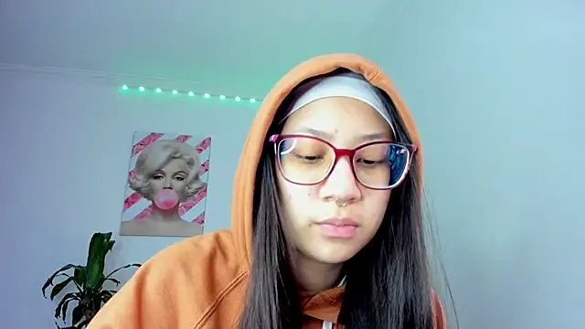 Snapshot of rouse_red chatting on 11/20/25, 01:22 rouse red online show from 11/20/25, 01:22