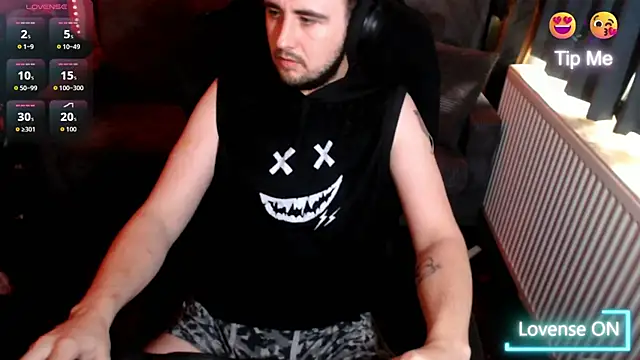 Snapshot of cjhouse96 chatting on 10/23/25, 11:42 cjhouse96 online show from 10/23/25, 11:42