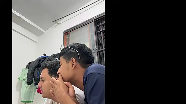 Snapshot of methme chatting on 10/24/25, 02:19 methme online show from 10/24/25, 02:19