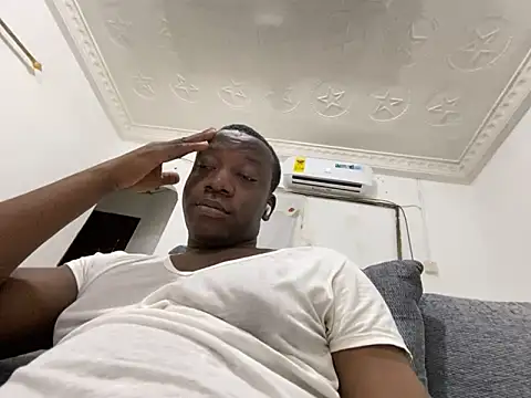 Snapshot of Atta-esi chatting on 10/25/25, 01:46 Atta-esi online show from 10/25/25, 01:46