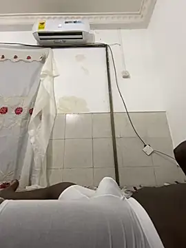 Snapshot of Atta-esi chatting on 11/18/25, 12:16 Atta-esi online show from 11/18/25, 12:16