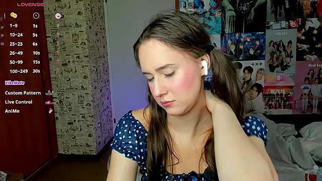 Snapshot of LucyRose3 chatting on 09/29/25, 04:56 LucyRose3 online show from 09/29/25, 04:56