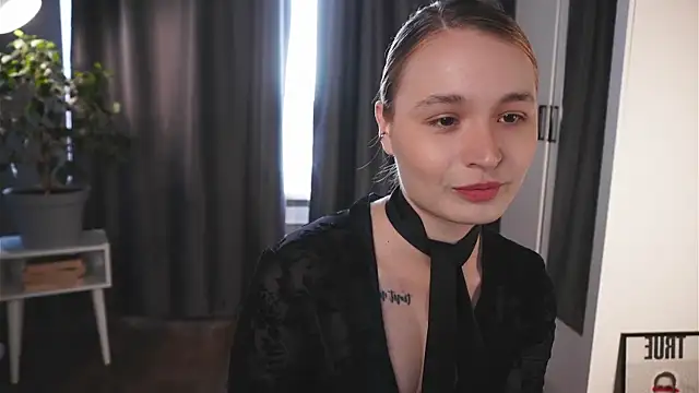 lisa schiele online show from 10/14/25, 05:19