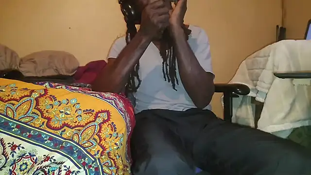 EYEzIAM online show from 10/10/25, 12:48