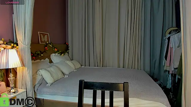 Agnes Wells online show from 11/02/25, 09:22