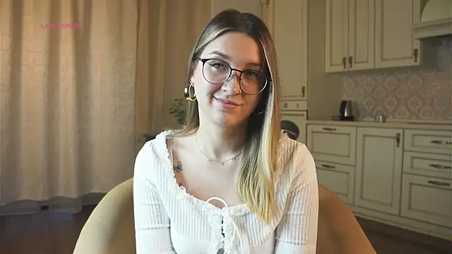 DarelleFaux online show from 10/15/25, 03:17