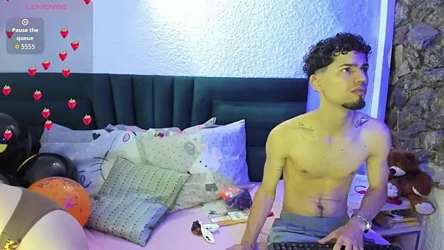 Snapshot of Chris_Angel_ chatting on 10/26/25, 01:06 Chris Angel online show from 10/26/25, 01:06