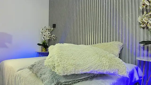 SOPHICOLLINS online show from 09/25/25, 07:06