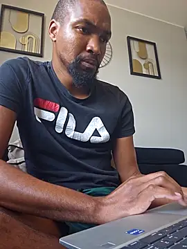 Snapshot of mojaymort chatting on 10/15/25, 10:15 mojaymort online show from 10/15/25, 10:15