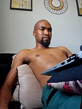 Snapshot of mojaymort chatting on 10/17/25, 08:39 mojaymort online show from 10/17/25, 08:39