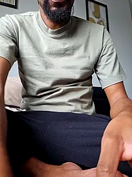 Snapshot of mojaymort chatting on 11/17/25, 10:10 mojaymort online show from 11/17/25, 10:10