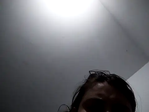 Snapshot of megan-bee0 chatting on 09/21/25, 02:24 megan-bee0 online show from 09/21/25, 02:24