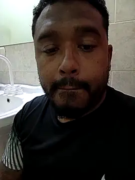 Snapshot of Culero33xxx chatting on 11/25/25, 04:29 Culero33xxx online show from 11/25/25, 04:29