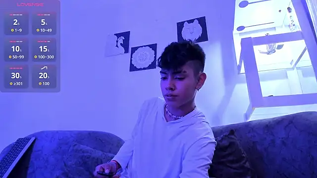 LoganTwink18 online show from 09/14/25, 10:20