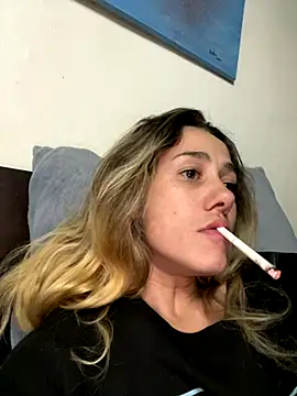 Snapshot of blond-96 chatting on 10/31/25, 09:10 blond-96 online show from 10/31/25, 09:10