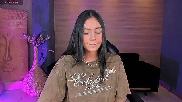 Snapshot of AmbarJames_ chatting on 10/21/25, 11:22 AmbarJames online show from 10/21/25, 11:22