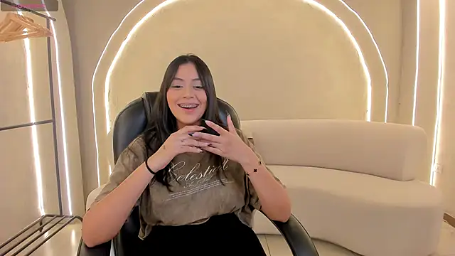 Snapshot of AmbarJames_ chatting on 11/04/25, 12:15 AmbarJames online show from 11/04/25, 12:15