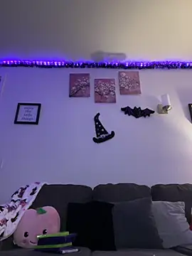 Snapshot of moan4mona chatting on 10/16/25, 03:18 moan4mona online show from 10/16/25, 03:18