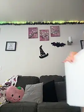 Snapshot of moan4mona chatting on 11/01/25, 09:39 moan4mona online show from 11/01/25, 09:39