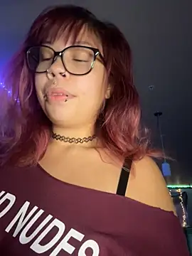 Snapshot of moan4mona chatting on 11/05/25, 02:44 moan4mona online show from 11/05/25, 02:44