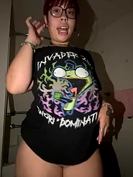 Snapshot of moan4mona chatting on 11/14/25, 01:04 moan4mona online show from 11/14/25, 01:04