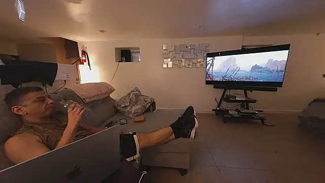 FLgUy40 online show from 11/23/25, 02:33