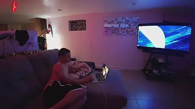 FLgUy40 online show from 11/25/25, 04:45