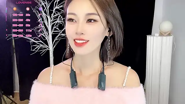 xiaoyue8888 online show from 10/24/25, 01:35