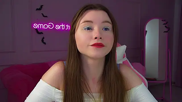 Snapshot of KeiraAsti chatting on 10/17/25, 06:21 KeiraAsti online show from 10/17/25, 06:21