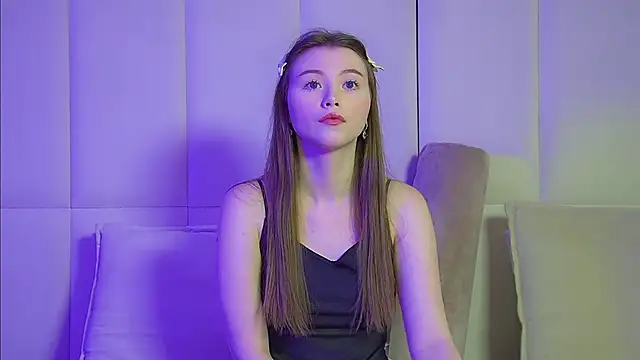 Snapshot of KeiraAsti chatting on 10/19/25, 06:03 KeiraAsti online show from 10/19/25, 06:03