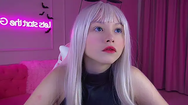 Snapshot of KeiraAsti chatting on 10/29/25, 06:20 KeiraAsti online show from 10/29/25, 06:20