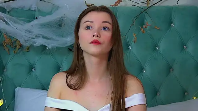 Snapshot of KeiraAsti chatting on 11/02/25, 06:16 KeiraAsti online show from 11/02/25, 06:16