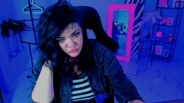 MaryHarrys online show from 10/21/25, 08:20