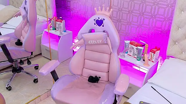 Snapshot of Becca_Grims chatting on 11/13/25, 03:27 Becca Grims online show from 11/13/25, 03:27