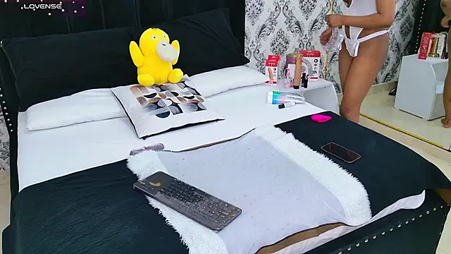 Snapshot of Becca_Grims chatting on 11/15/25, 03:26 Becca Grims online show from 11/15/25, 03:26