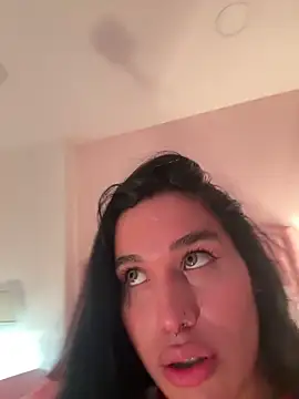 Bella  Wood online show from 11/14/25, 03:55