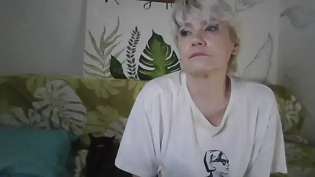 Catty Lady online show from 11/19/25, 07:14