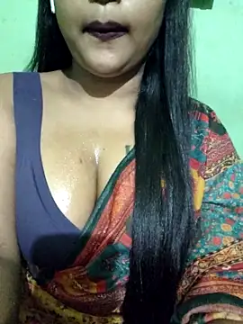 Snapshot of JIYA-04 chatting on 09/25/25, 11:14 JIYA-04 online show from 09/25/25, 11:14