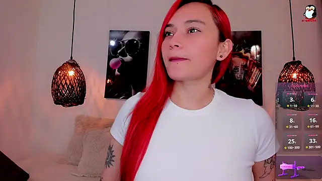 Snapshot of luna_lobooo chatting on 10/21/25, 06:30 luna lobooo online show from 10/21/25, 06:30