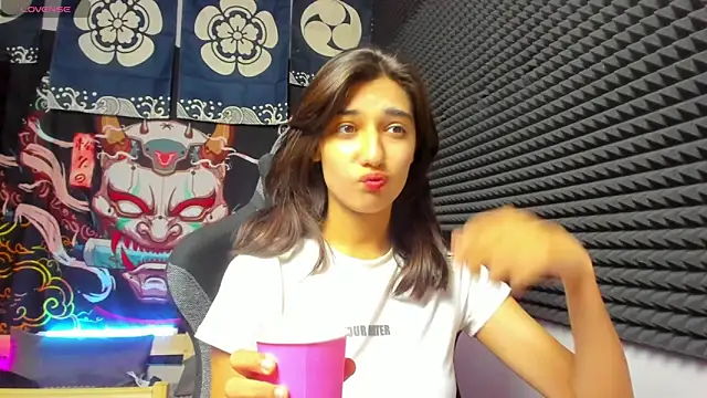 Snapshot of Elfy_Rare_ chatting on 10/23/25, 10:47 Elfy Rare online show from 10/23/25, 10:47