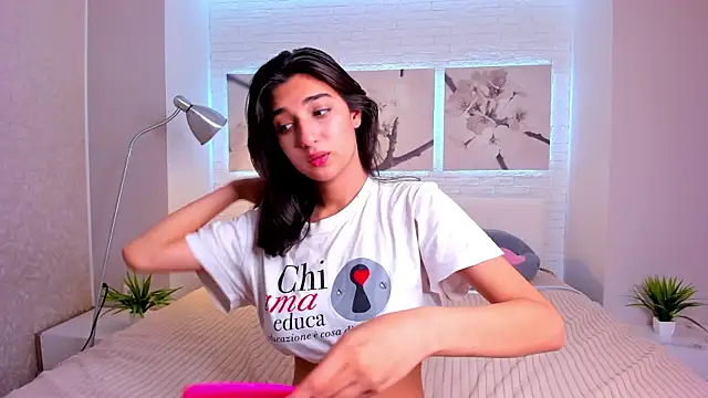 Snapshot of Elfy_Rare_ chatting on 10/25/25, 02:56 Elfy Rare online show from 10/25/25, 02:56