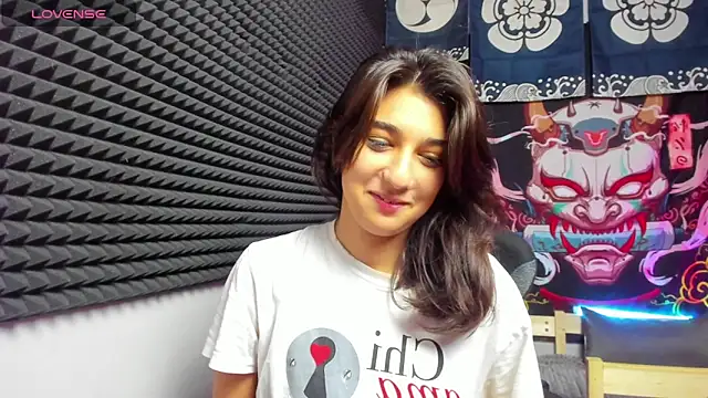 Snapshot of Elfy_Rare_ chatting on 10/27/25, 02:43 Elfy Rare online show from 10/27/25, 02:43