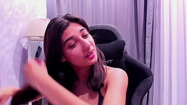 Snapshot of Elfy_Rare_ chatting on 11/02/25, 03:03 Elfy Rare online show from 11/02/25, 03:03